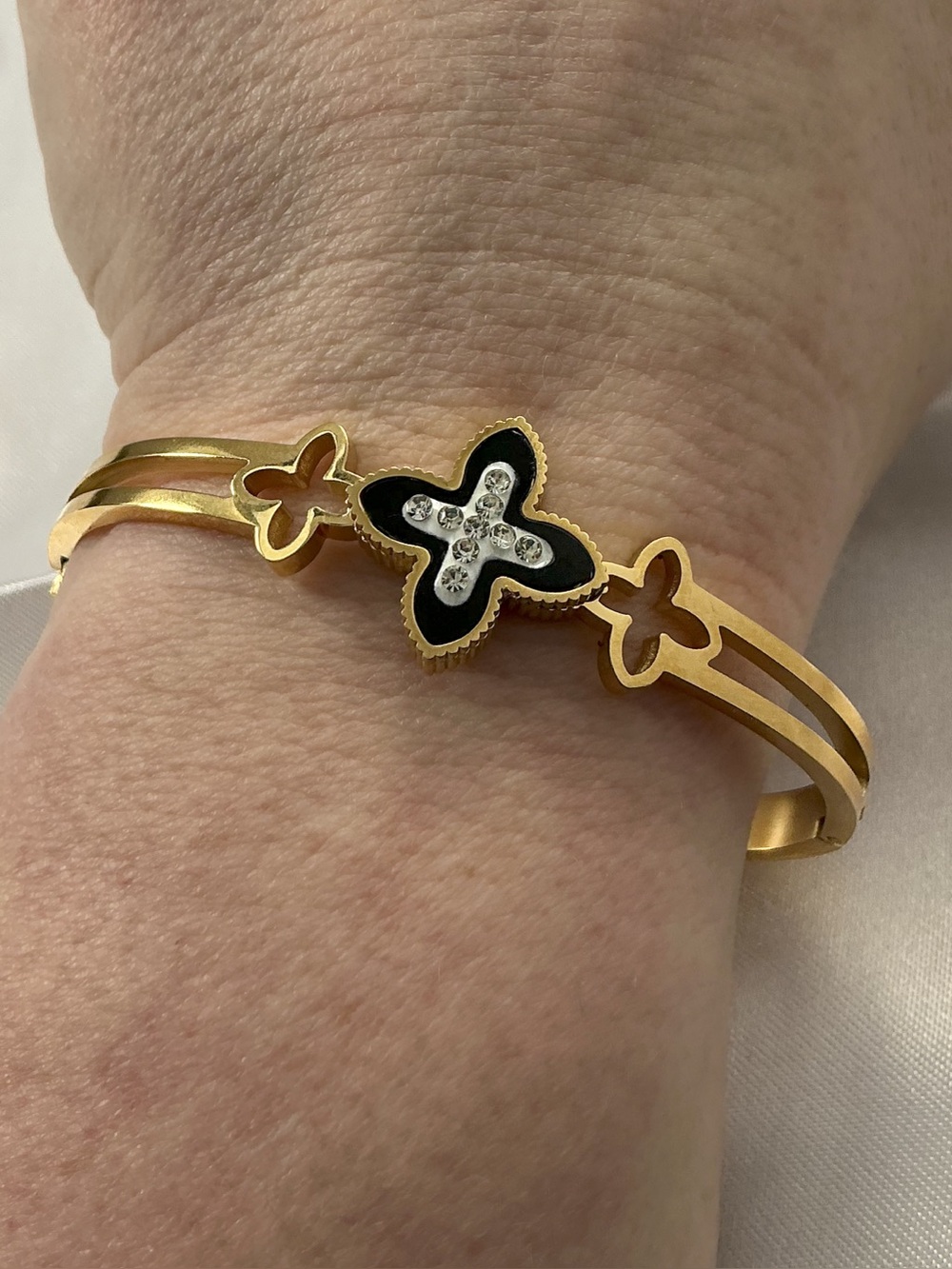 Gold & Black Clover Crystal Hypoallergenic  Bracelet Bangle